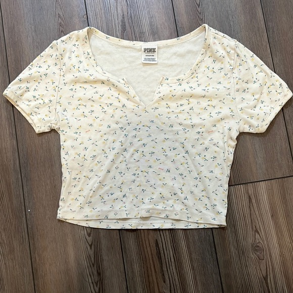 PINK Victoria's Secret Tops - Pink (Victoria secret) floral baby tee crop shirt